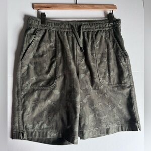 Athleta Farallon Bermuda Shorts Size 6 Stratum Camo Green Casual Travel